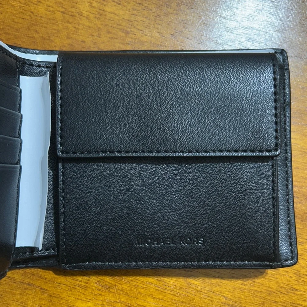 NWT $158 Michael Kors bifold wallet with coin pocket - Picture 6 of 14